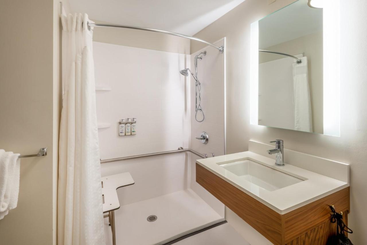 Holiday Inn Express Vermilion By Ihg Eksteriør billede