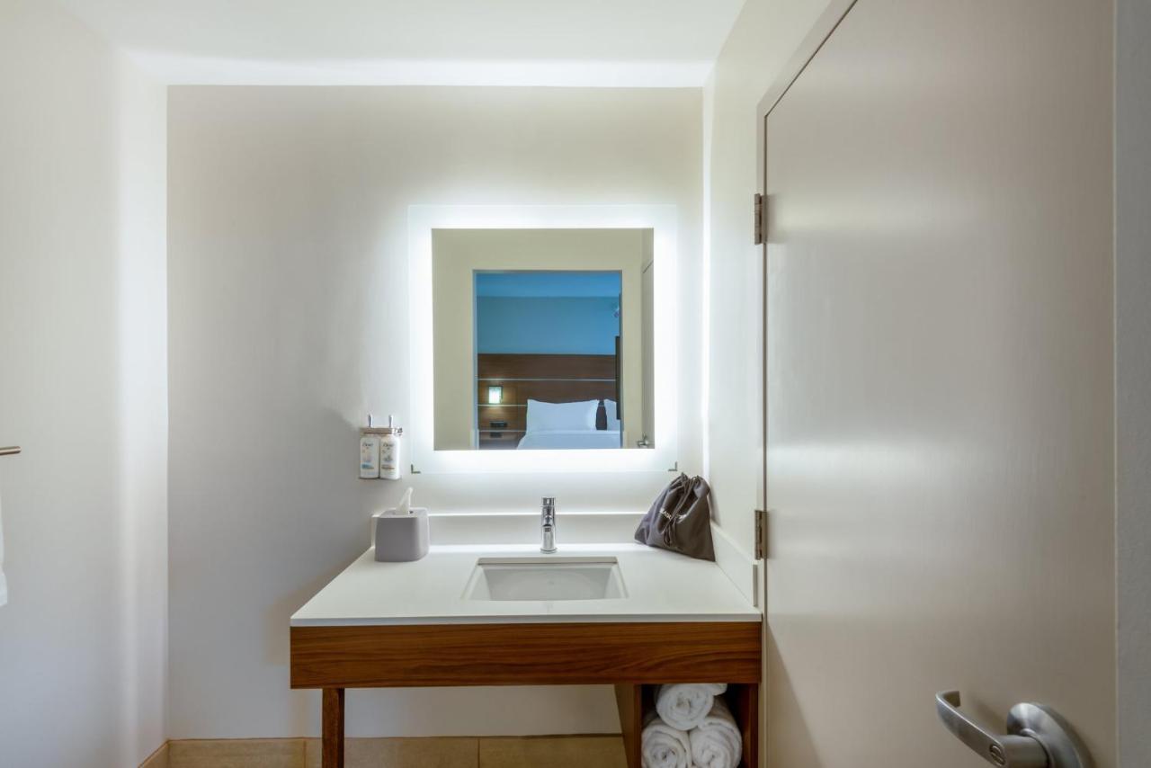 Holiday Inn Express Vermilion By Ihg Eksteriør billede